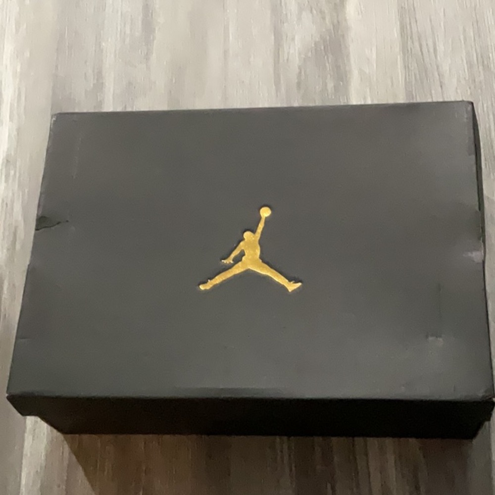 Air Jordan 11 Cherry Comfort